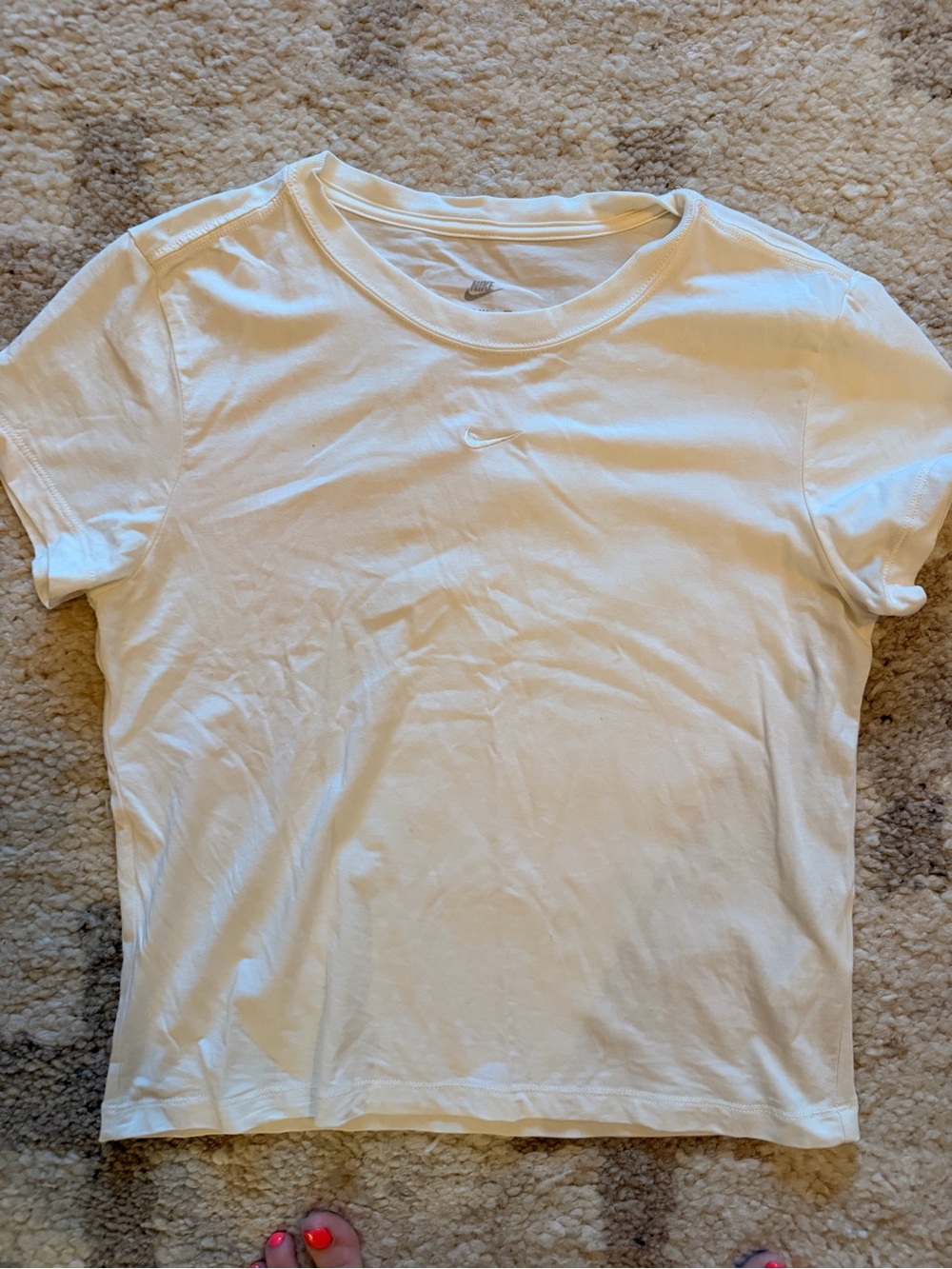 Women’s the Nike White Swoosh Crew Neck Tee